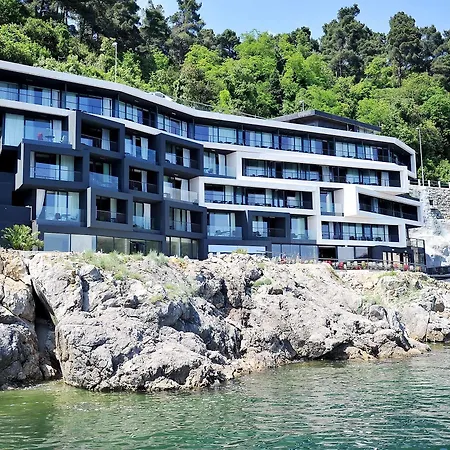 Отель Boutique & Design Navis - Small Luxury Of The World 5*