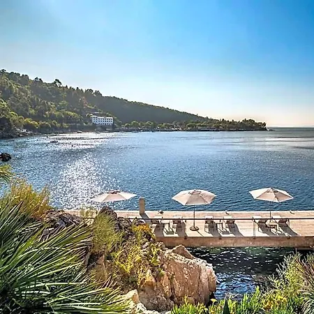 Отель Boutique & Design Navis - Small Luxury Of The World 5*